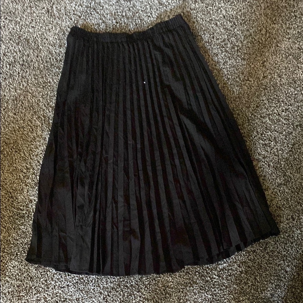 Elegant Black Pleated Skirt